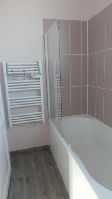 Maison 4 Chambres 12 Pers A 2,8Km Du Circuit Et Proche Bouleries Jump Le Mans Exterior foto